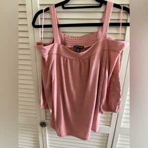 EUC Cable & Gauge medium off shoulder mauve blouse.
